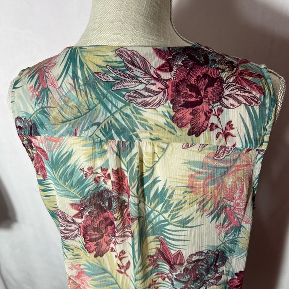 “Kut from the Kloth”Classy Sleeveless Blouse - Picture 5 of 12